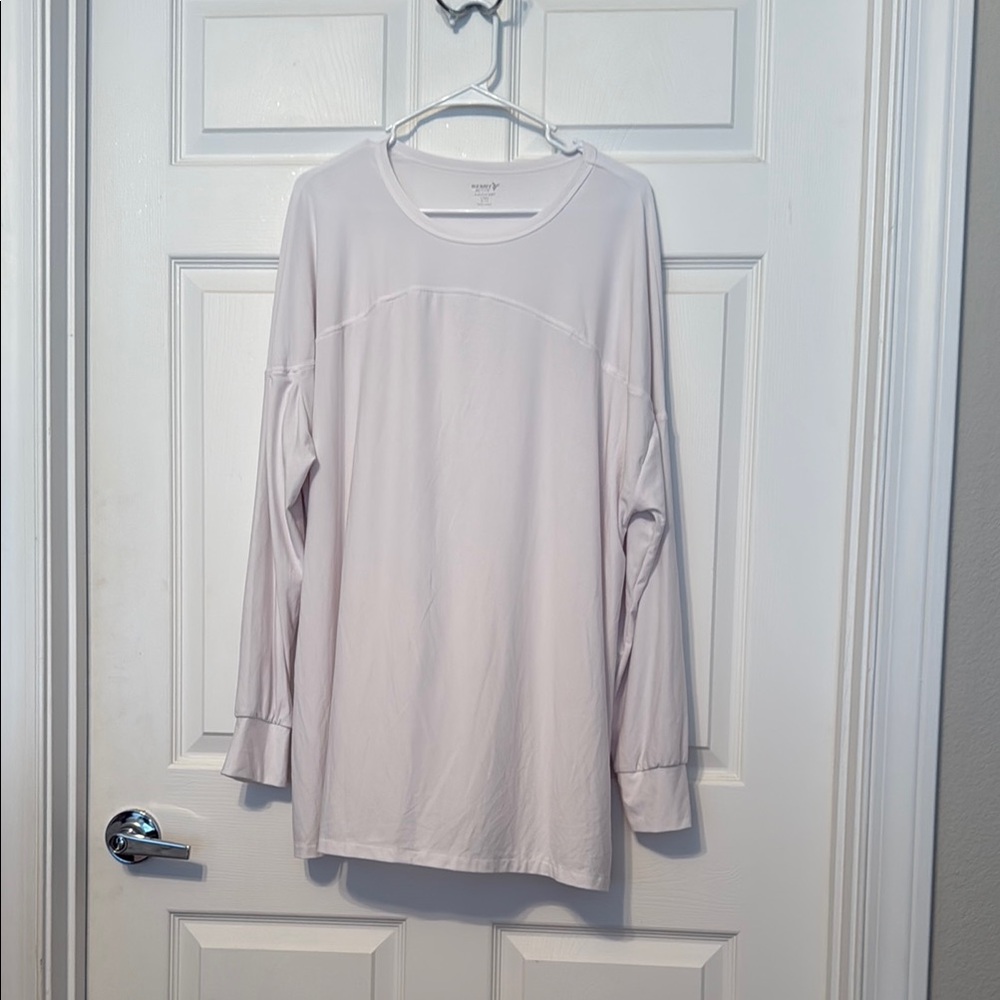 Old Navy Active Women's Long Sleeve White Tee